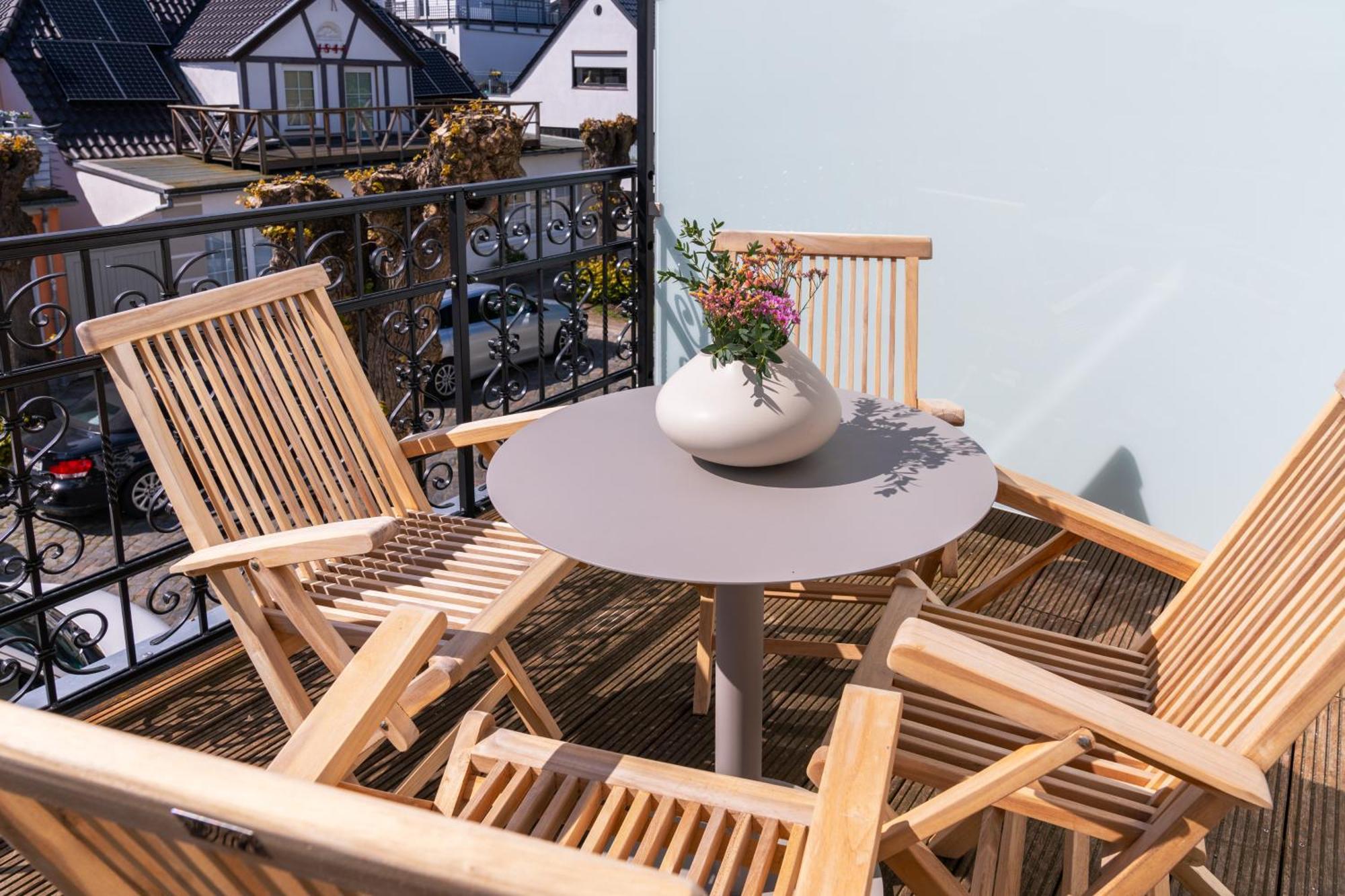 Kapitaenshaus Friedrich Franz - Premium Apartments 200 Meter Vom Strand Und Alten Strom Rostock Chambre photo